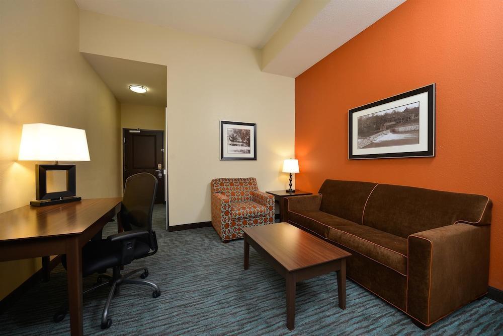 Western Longhorn & Hotel