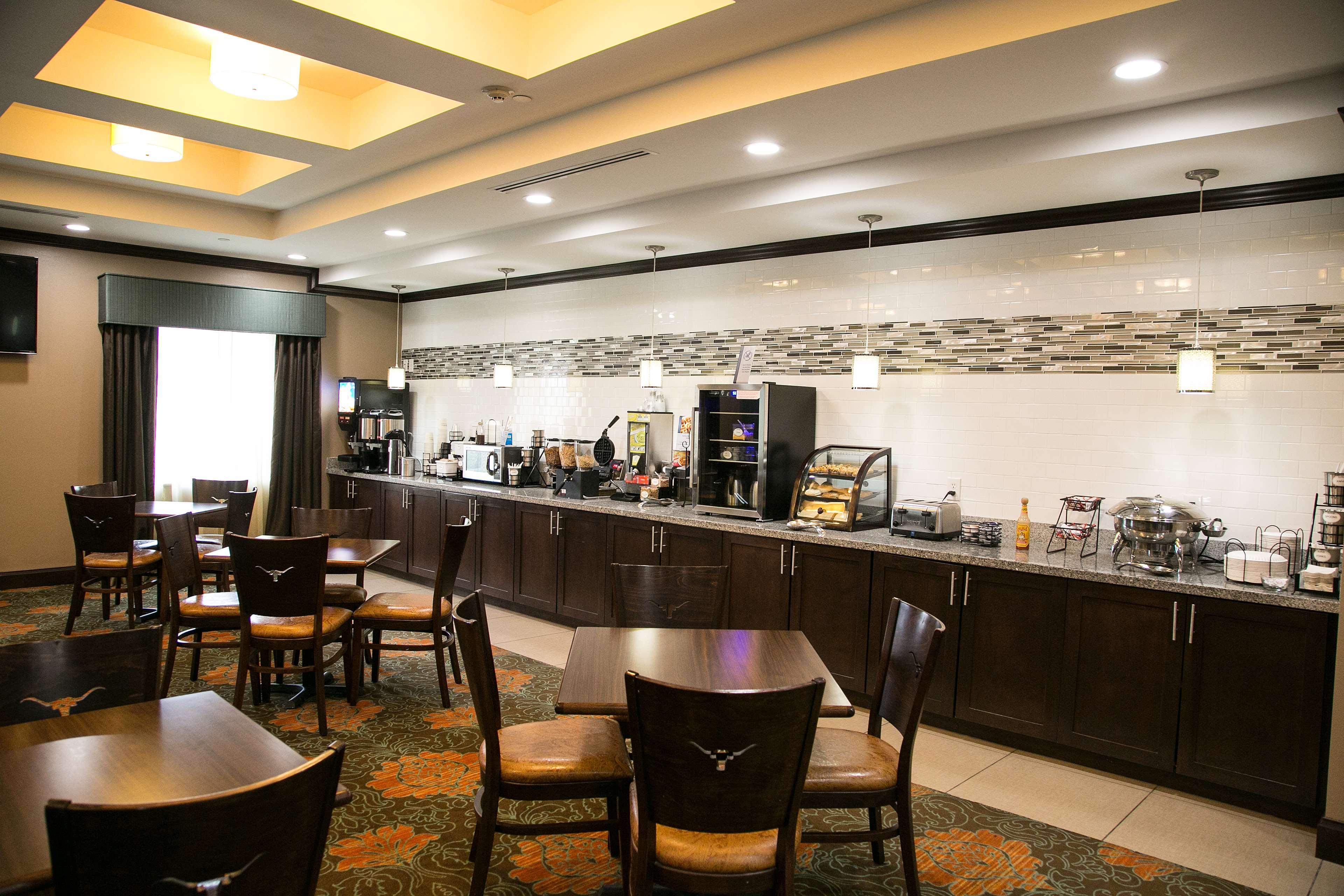 Western Longhorn & Hotel Luling