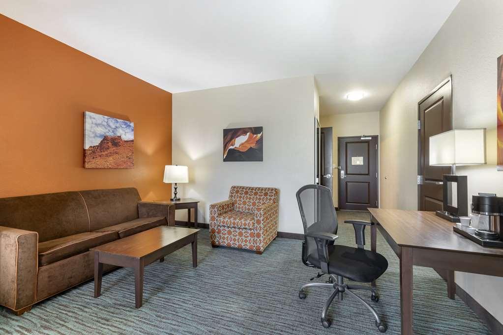 Western Longhorn & Hotel 3*