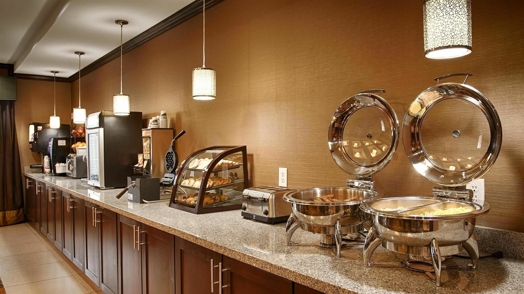Western Longhorn & Hotel 3*